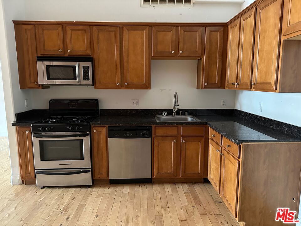 726 S Santa Fe Avenue 202 Property Photo 7