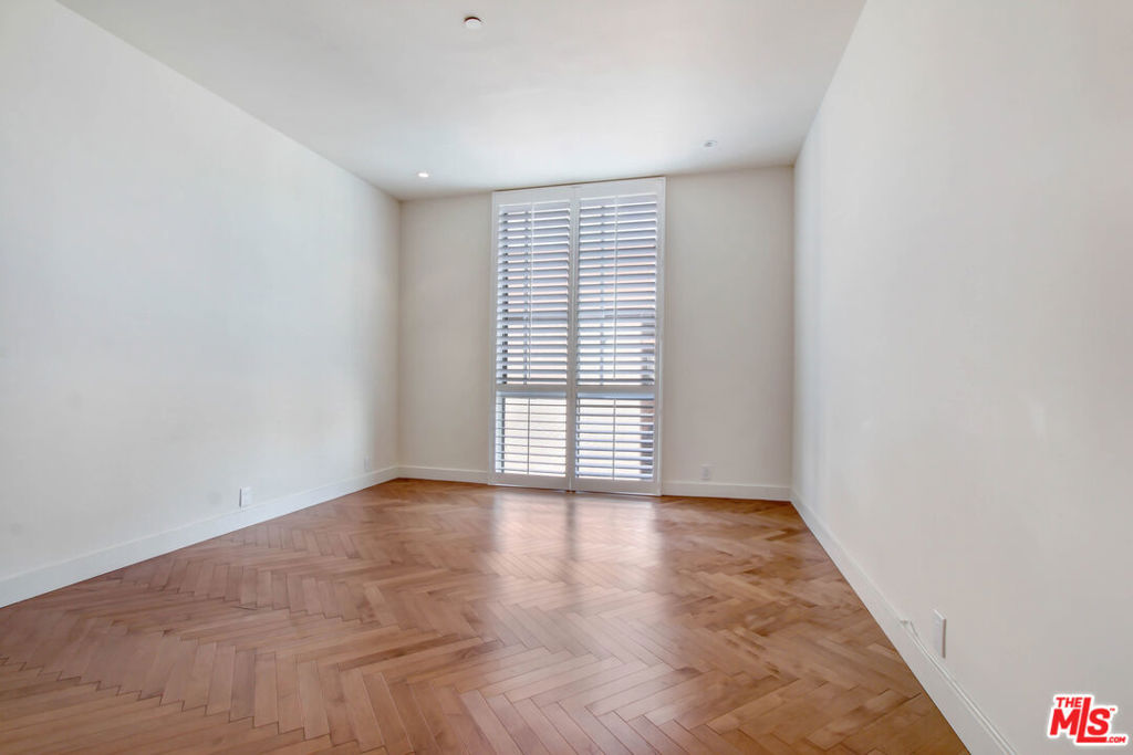300 N Swall Drive 452 Property Photo 11