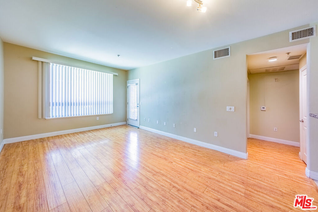 100 S Alameda Street 154 Property Photo 7