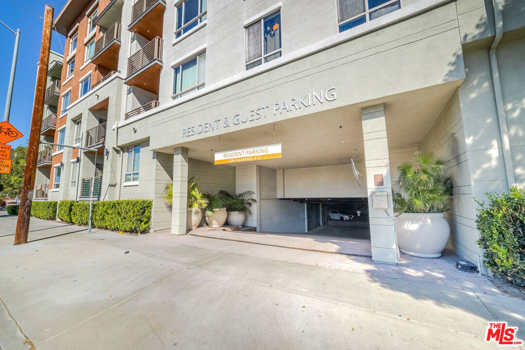 100 S Alameda Street 154 Property Photo 17