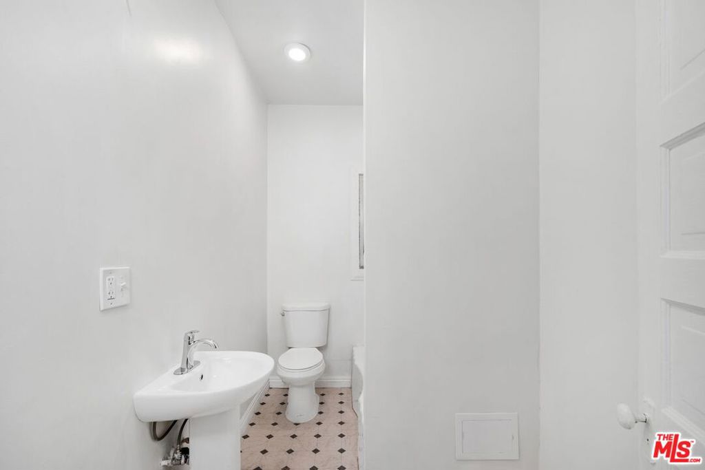 827 Lucile Avenue Property Photo 9