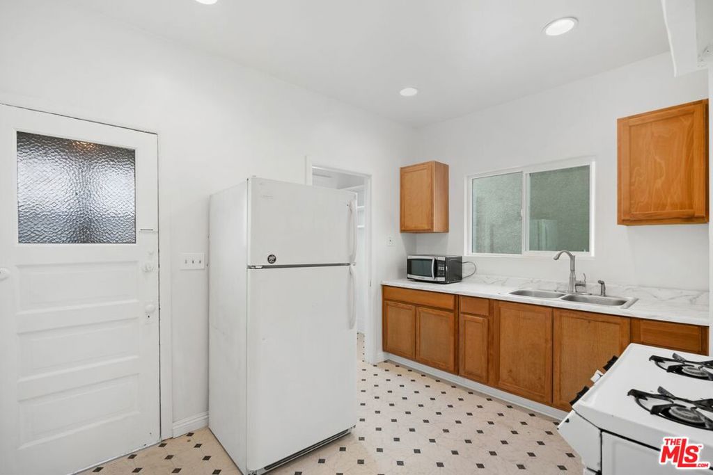 827 Lucile Avenue Property Photo 13