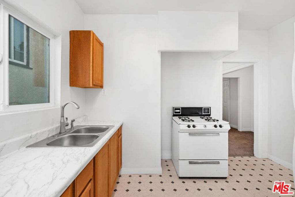 827 Lucile Avenue Property Photo 14