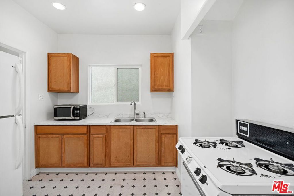 827 Lucile Avenue Property Photo 16