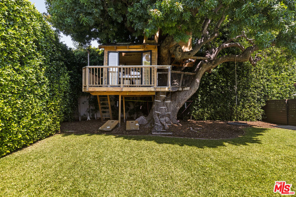 647 Toyopa Drive Property Photo 8