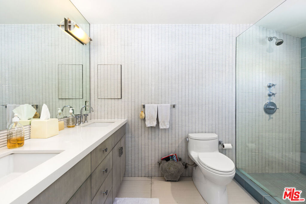 647 Toyopa Drive Property Photo 17
