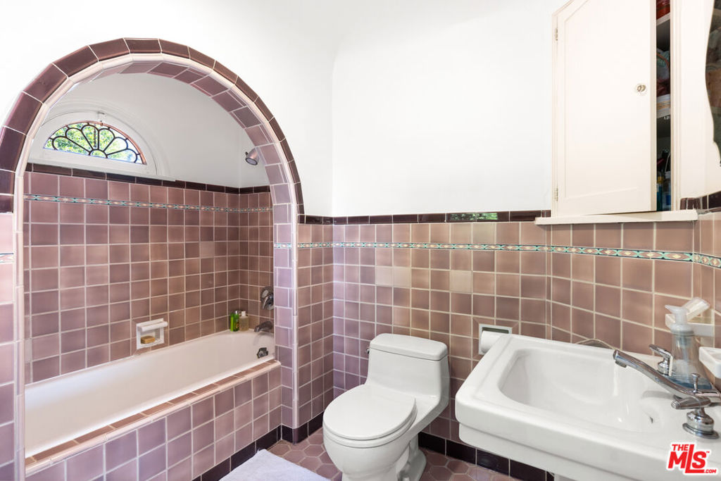 647 Toyopa Drive Property Photo 19