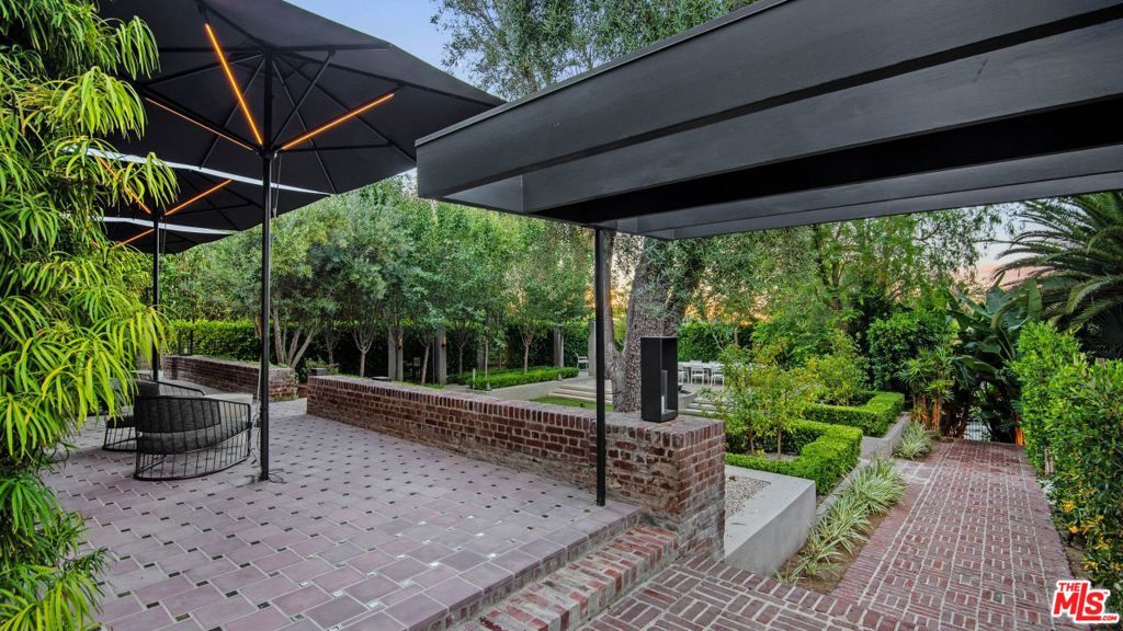 7065 Hillside Avenue Property Photo 3