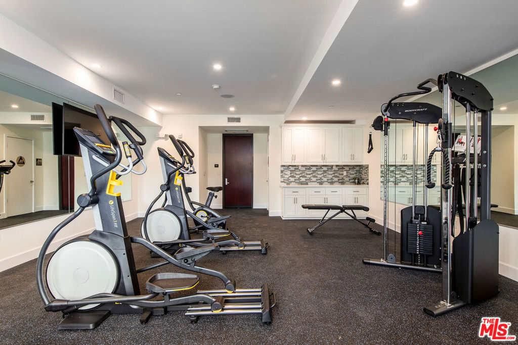 1237 S Holt Avenue 304 Property Photo 8