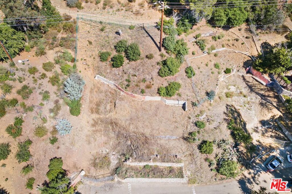 2040 E Lakeshore Drive Property Photo 2