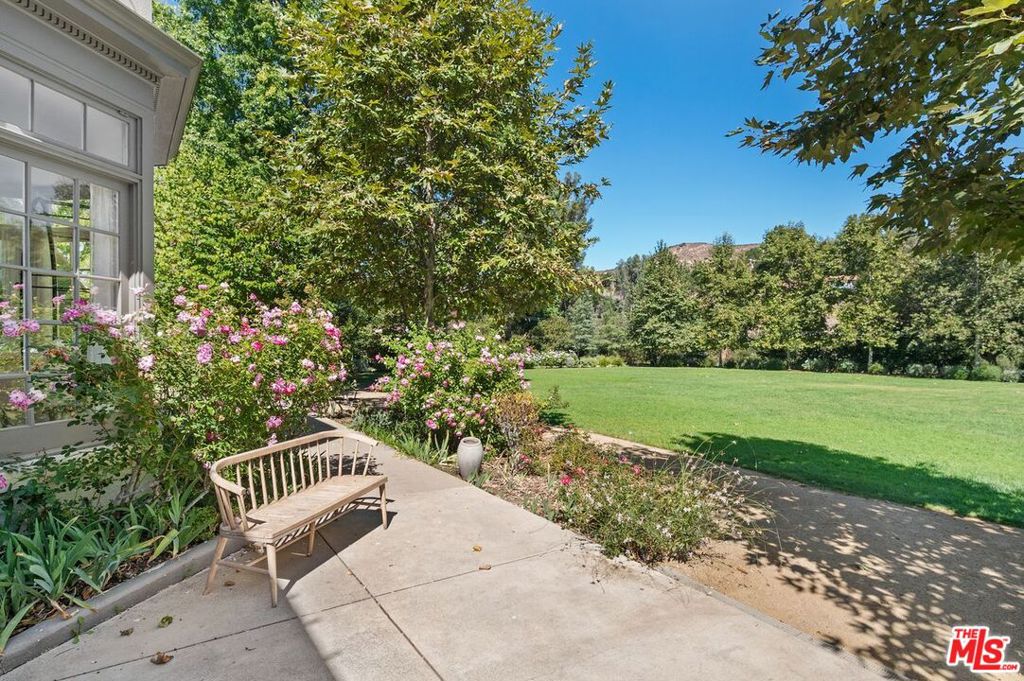 2040 E Lakeshore Drive Property Photo 11