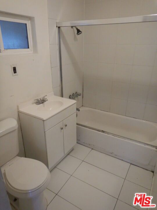 3515 Hunter Street Property Photo 10