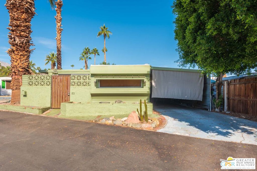 82 Santa Monica Street Property Photo 2