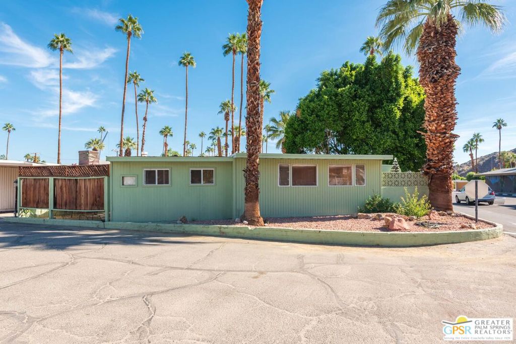 82 Santa Monica Street Property Photo 3