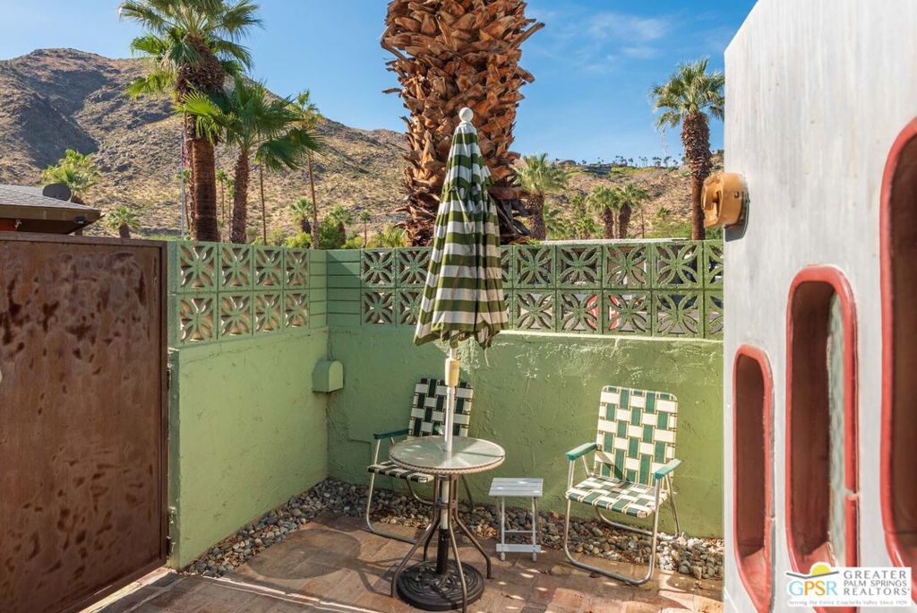 82 Santa Monica Street Property Photo 4