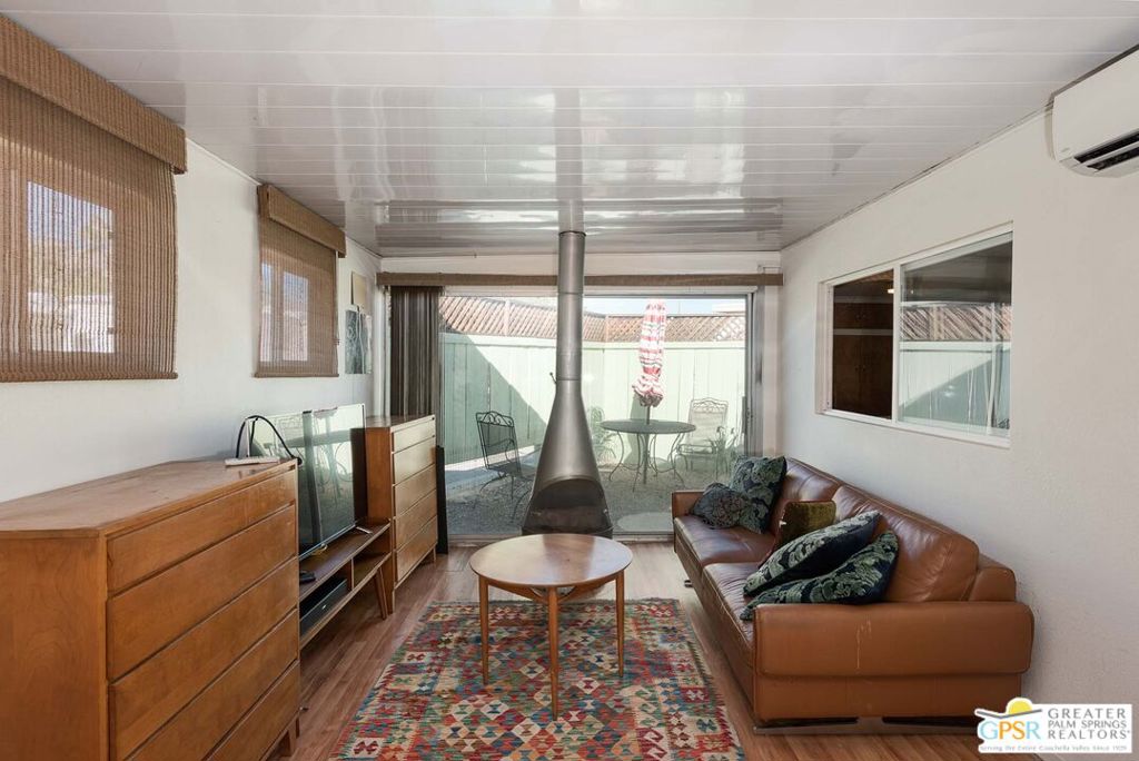 82 Santa Monica Street Property Photo 7