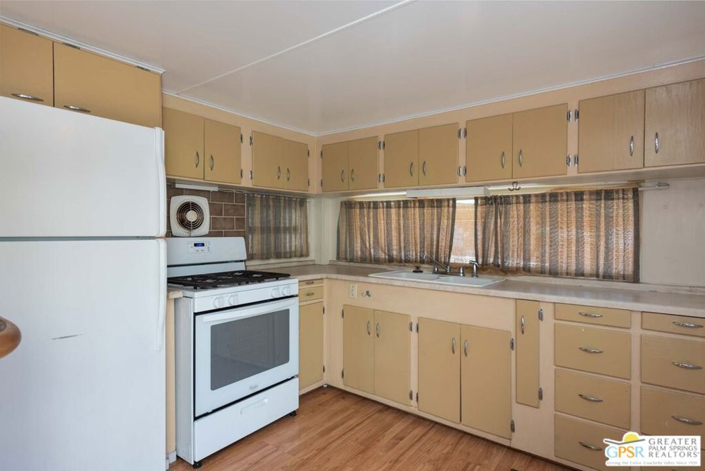 82 Santa Monica Street Property Photo 14