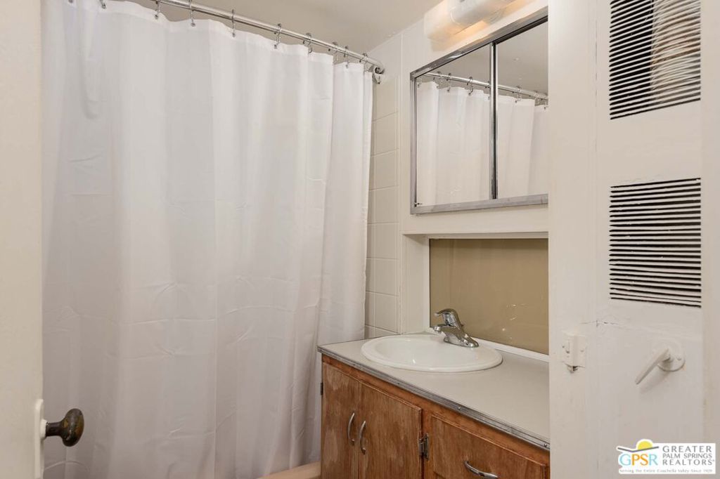 82 Santa Monica Street Property Photo 16