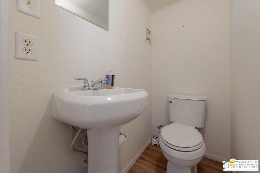 82 Santa Monica Street Property Photo 17