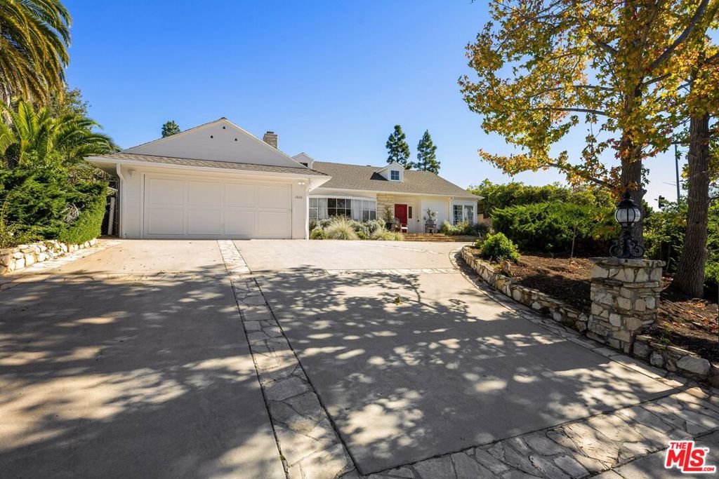 1300 Capri Drive Property Photo 1