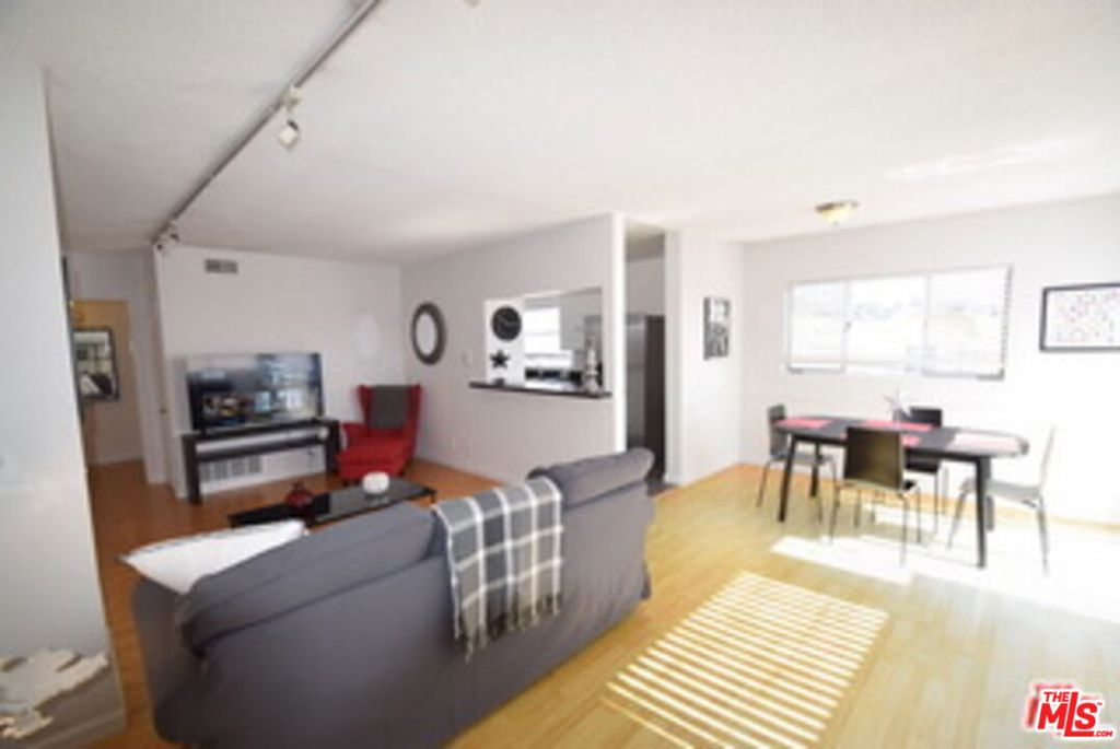 1940 Carmen Avenue Penthouse Property Photo 4