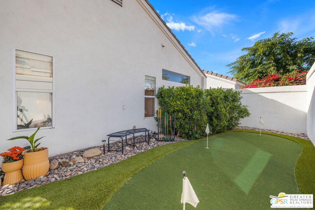 45420 Desert Fox Drive Property Photo 10