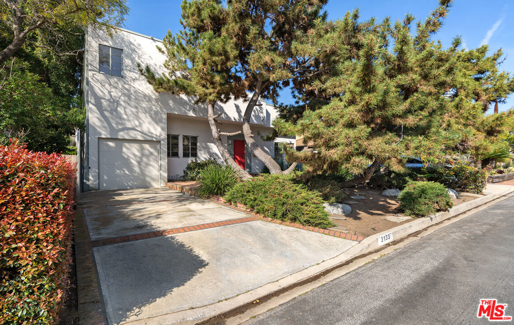 3133 Midvale Avenue Property Photo 7