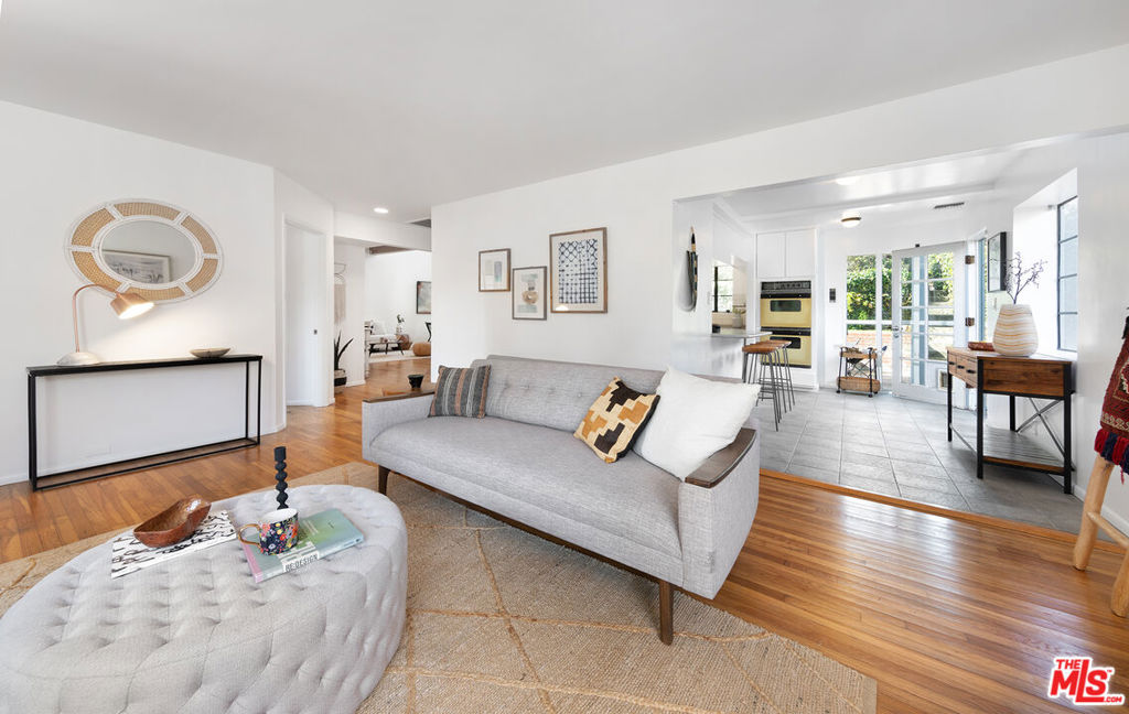 3133 Midvale Avenue Property Photo 8