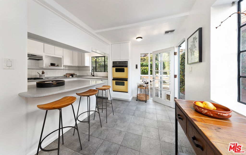 3133 Midvale Avenue Property Photo 16