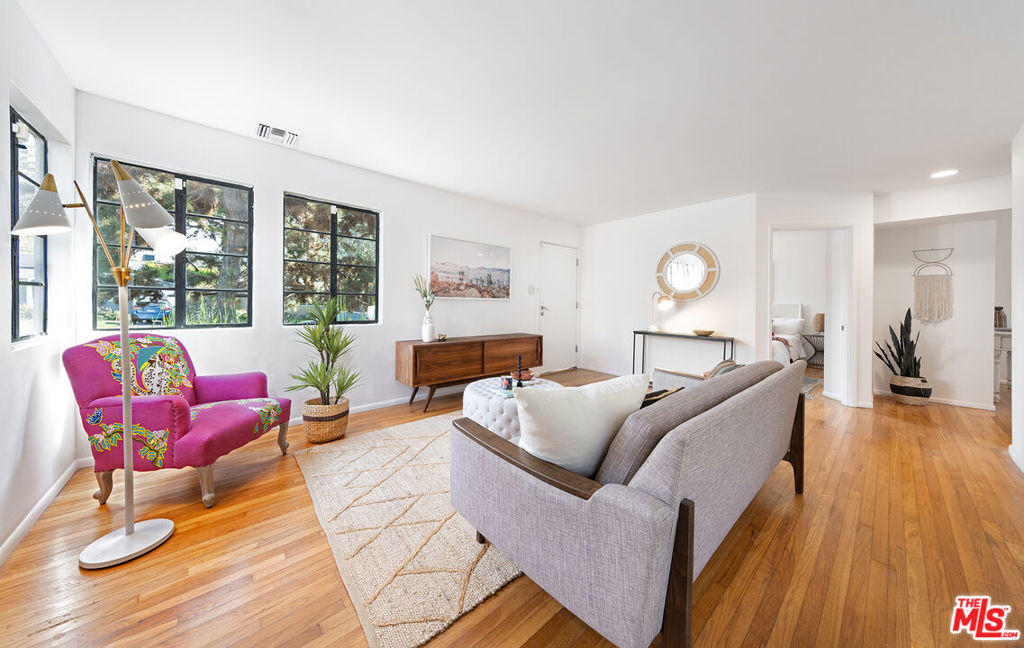 3133 Midvale Avenue Property Photo 21