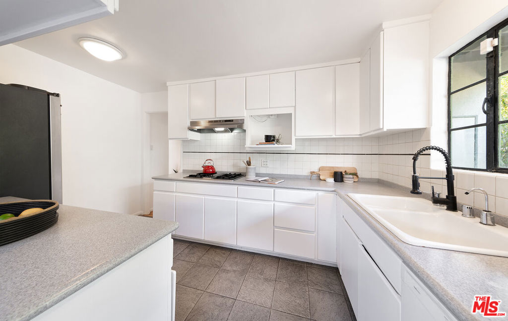 3133 Midvale Avenue Property Photo 25