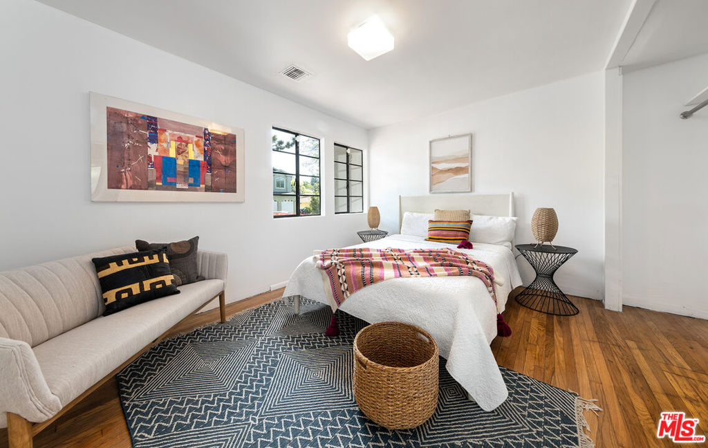 3133 Midvale Avenue Property Photo 28