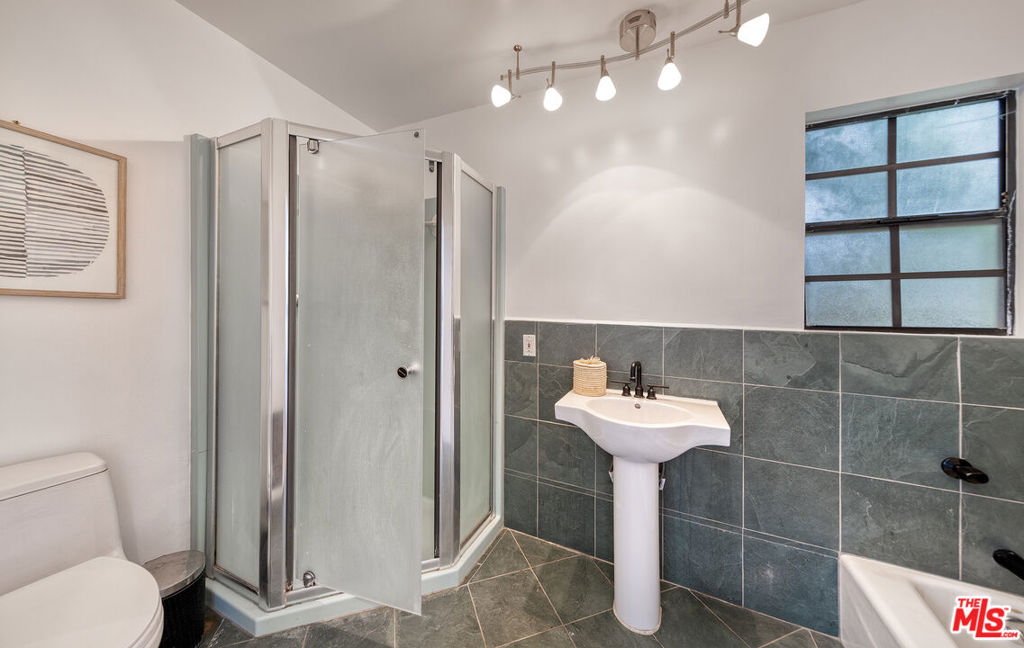 3133 Midvale Avenue Property Photo 32