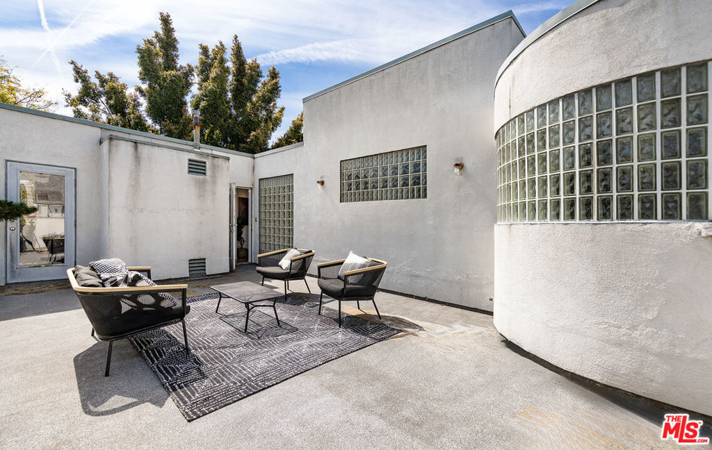 3133 Midvale Avenue Property Photo 34