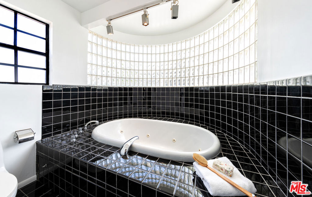 3133 Midvale Avenue Property Photo 41