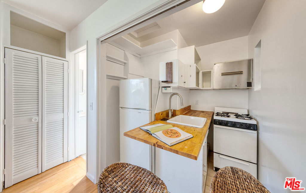 3133 Midvale Avenue Property Photo 46