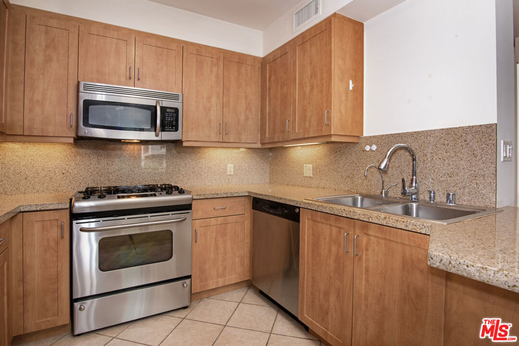 267 S San Pedro Street 307 Property Photo 12
