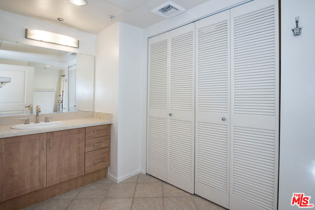 267 S San Pedro Street 307 Property Photo 24