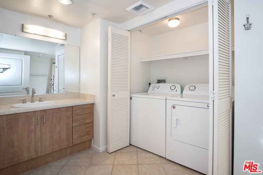 267 S San Pedro Street 307 Property Photo 25