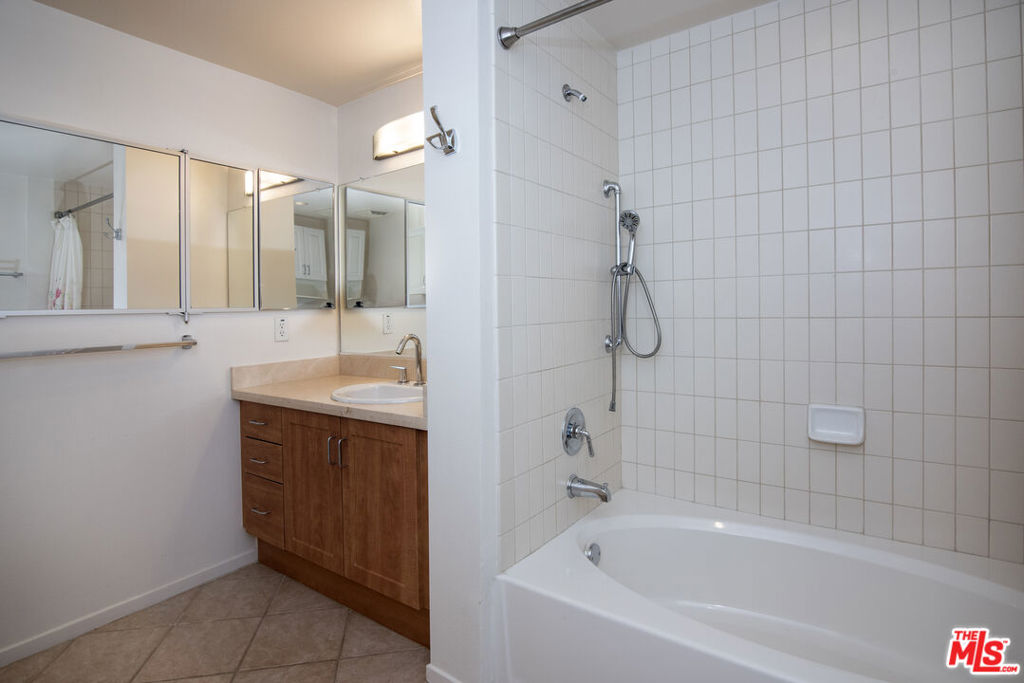 267 S San Pedro Street 307 Property Photo 35