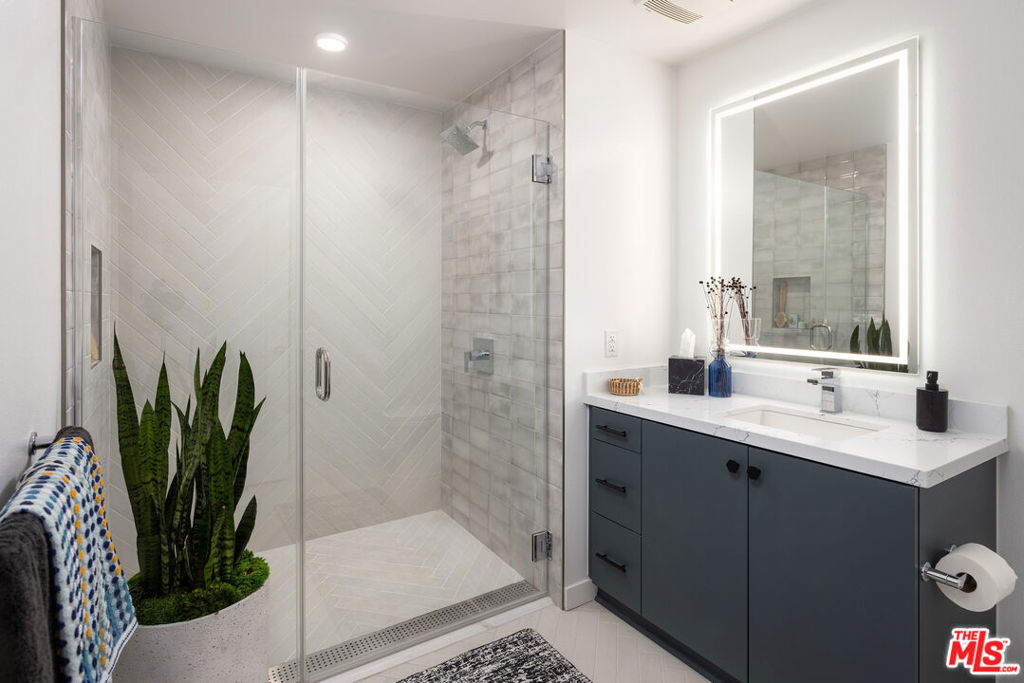 1100 Steely 1202 Property Photo 2