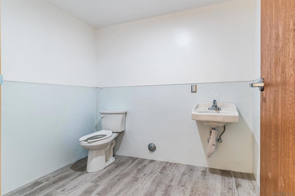 8020 Ronson Rd. Ste B Property Photo 6