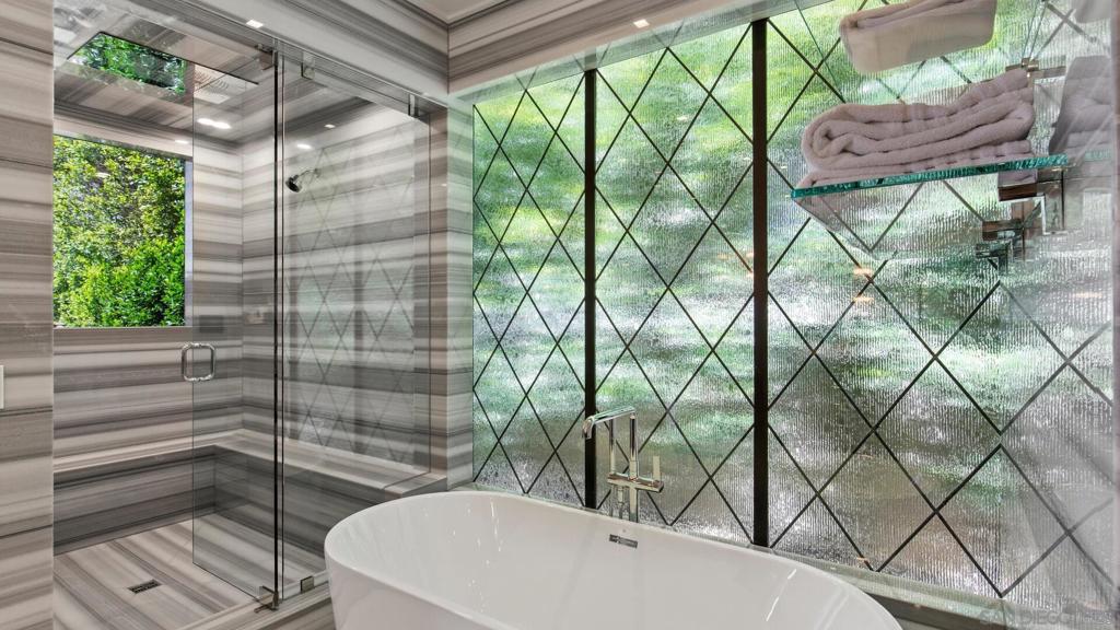 240006858SD Property Photo 23