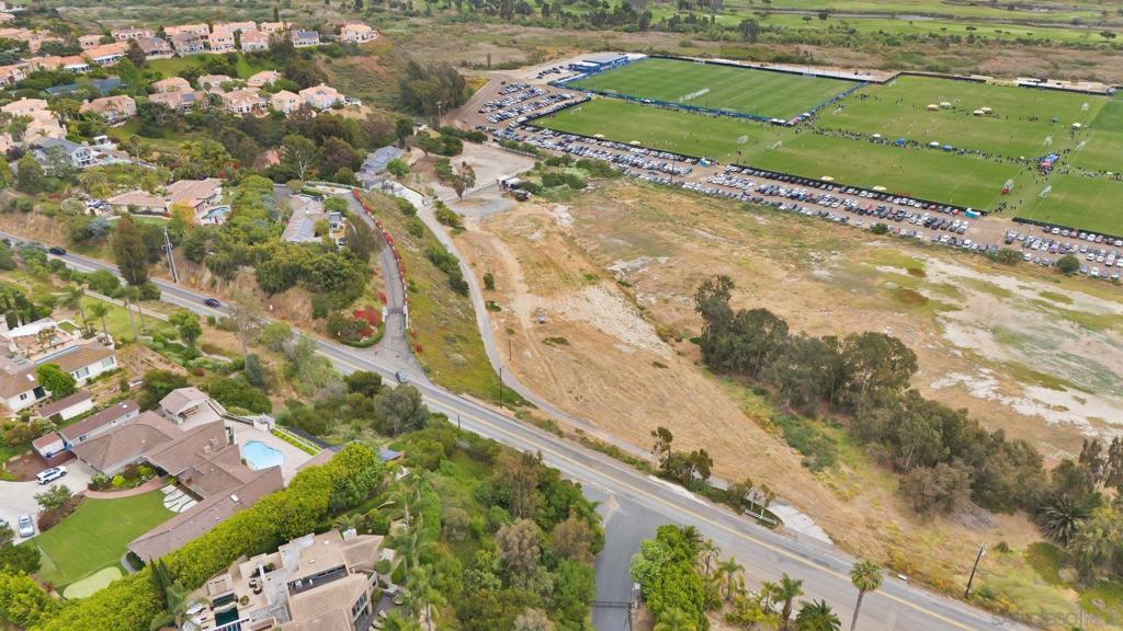 3985 Via De La Valle Property Photo 6