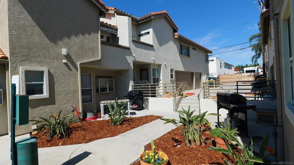 2050 Garnet Ave Property Photo 3