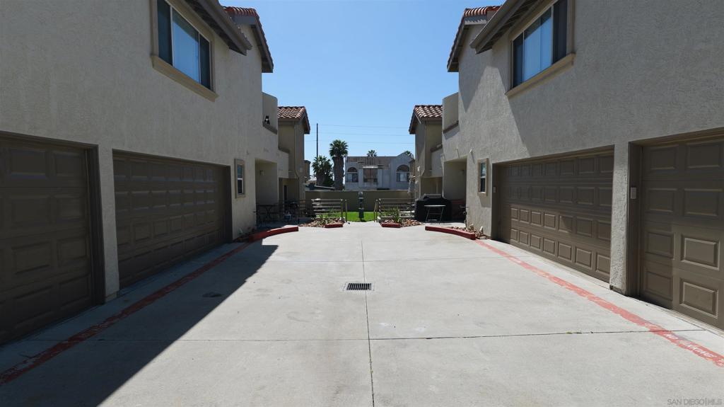 2050 Garnet Ave Property Photo 4
