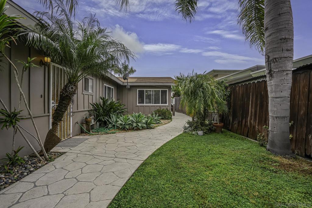 2018 2020 Glasgow Ave Property Photo