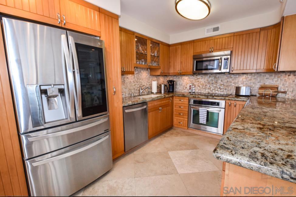 1810 Avenida Del Mundo 1607 Property Photo 4