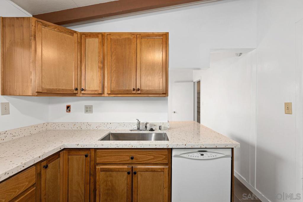 6130 Howell Dr Property Photo 8