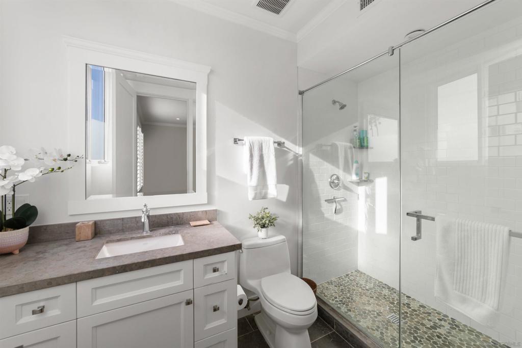 868 J Property Photo 40